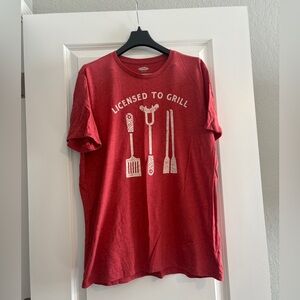 Old Navy men’s size L soft washed tshirt red - Licensed to Grill